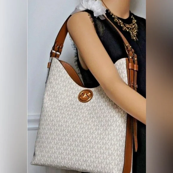 SALE‼️ MICHEAL KORS NWT!!⭐️⭐️⭐️⭐️⭐️ - Picture 6 of 6